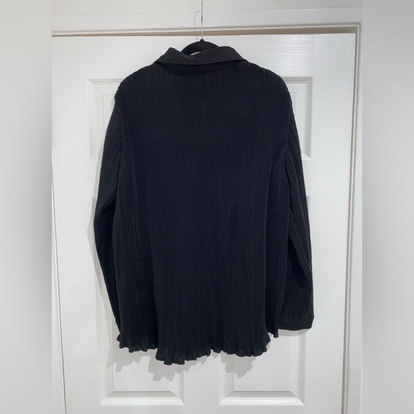 PRETTY LITTLE THING Black Plissé Button Down Oversized Shirt (10) - Picture 8 of 8